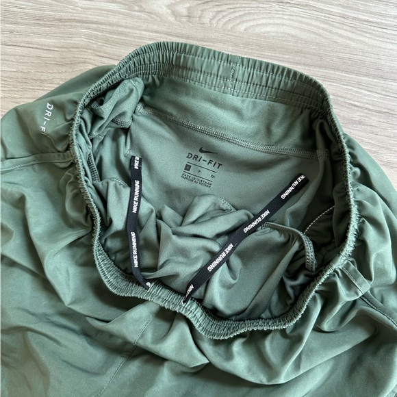 NIKE Running Sports Shorts - Picture 5 of 7